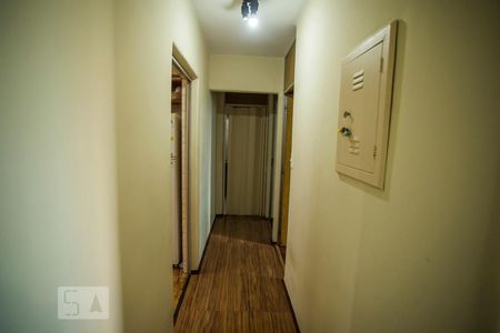 Corredor de apartamento para alugar com 2 quartos, 60m² em Vila Guarani (z Sul), São Paulo