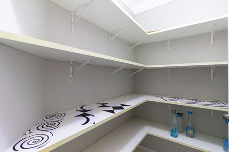 Apartamento à venda com 177m², 4 quartos e sem vaga Apartamento à venda com 177m², 4 quartos e sem vagaDespensa