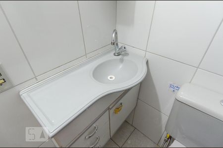 Banheiro da suíte de casa à venda com 2 quartos, 250m² em Taboão, Diadema