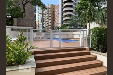 Apartamento à venda com 126m², 2 quartos e 2 vagas Apartamento à venda com 126m², 2 quartos e 2 vagasÁrea comum - Piscina
