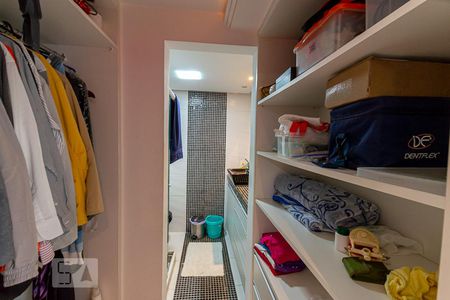 Apartamento à venda com 278m², 6 quartos e 2 vagas Apartamento à venda com 278m², 6 quartos e 2 vagasCloset da Suite 3