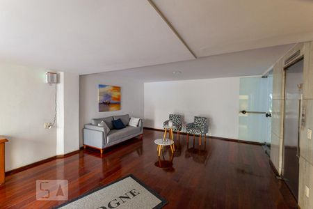 Apartamento à venda com 278m², 6 quartos e 2 vagas Apartamento à venda com 278m², 6 quartos e 2 vagasHall de Entrada