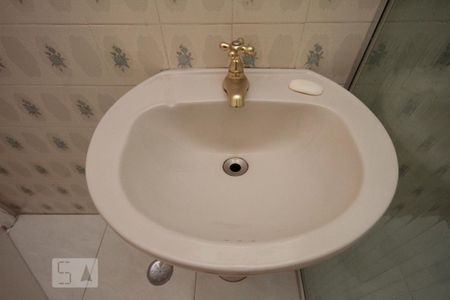 Apartamento para alugar com 65m², 2 quartos e sem vagaBanheiro