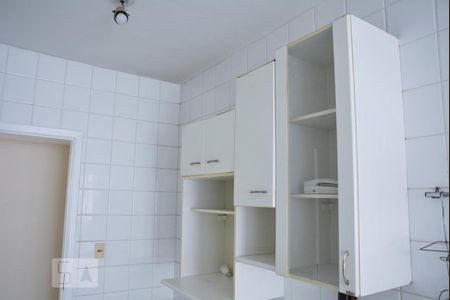 Apartamento à venda com 77m², 2 quartos e 1 vagaCozinha - Armários
