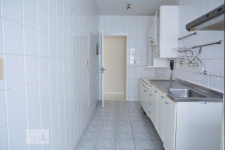 Apartamento à venda com 77m², 2 quartos e 1 vagaCozinha e Área de Serviço