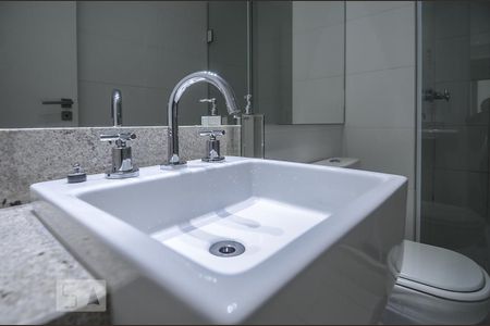 Apartamento à venda com 38m², 1 quarto e 1 vaga Apartamento à venda com 38m², 1 quarto e 1 vagaDetalhe do Banheiro