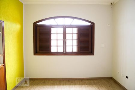 Casa à venda com 250m², 4 quartos e 1 vagaSuíte