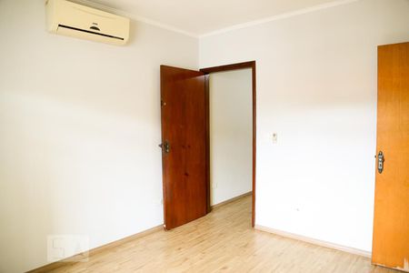 Casa à venda com 250m², 4 quartos e 1 vagaSuíte