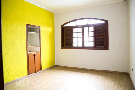 Casa à venda com 250m², 4 quartos e 1 vagaSuíte