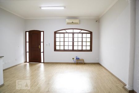 Sala de casa à venda com 4 quartos, 250m² em Cidade Vargas, São Paulo