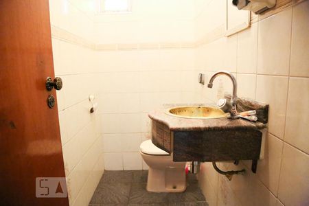 Casa à venda com 250m², 4 quartos e 1 vagaLavabo