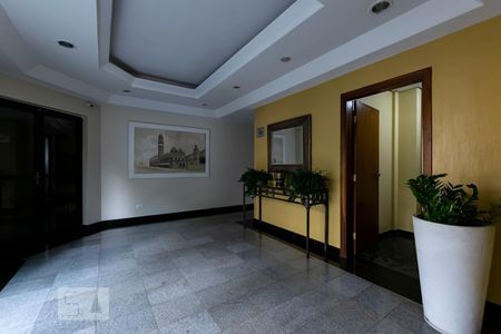 Apartamento à venda com 180m², 2 quartos e sem vagaÁrea comum - Hall social