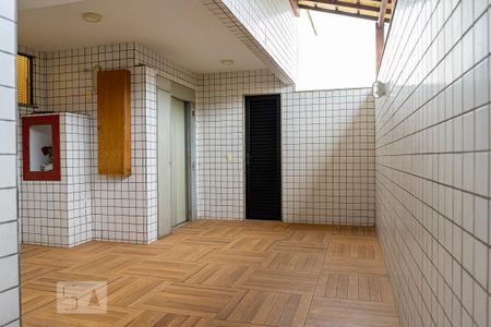 Apartamento à venda com 180m², 4 quartos e 2 vagas Apartamento à venda com 180m², 4 quartos e 2 vagasÁrea comum - Salão de festas 2