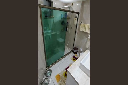 Apartamento à venda com 180m², 4 quartos e 2 vagas Apartamento à venda com 180m², 4 quartos e 2 vagasBanheiro da Suíte