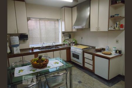 Apartamento à venda com 193m², 3 quartos e 3 vagasCozinha