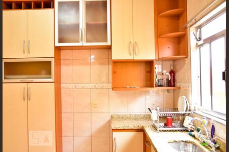 Casa à venda com 192m², 4 quartos e 2 vagasCozinha - Armários