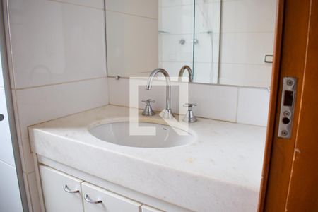 Apartamento à venda com 180m², 3 quartos e 3 vagasBanheiro 2