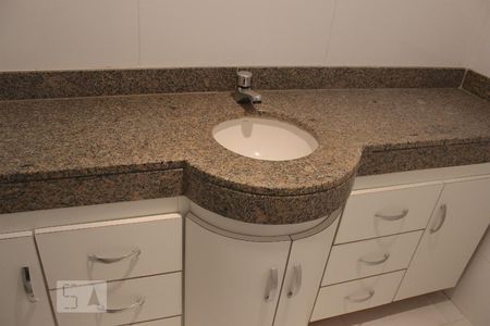 Lavabo de apartamento para alugar com 4 quartos, 139m² em Barra da Tijuca, Rio de Janeiro