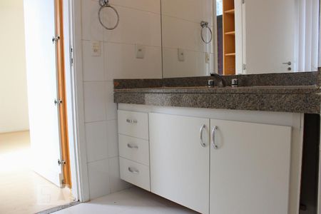 Apartamento para alugar com 139m², 4 quartos e 2 vagasBanheiro da Suíte