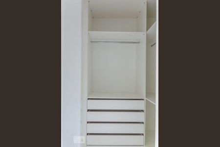 Apartamento para alugar com 300m², 3 quartos e 4 vagas Apartamento para alugar com 300m², 3 quartos e 4 vagasCloset da suíte 3