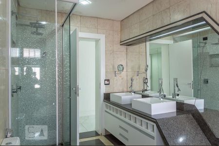 Apartamento para alugar com 300m², 3 quartos e 4 vagas Apartamento para alugar com 300m², 3 quartos e 4 vagasBanheiro da Suíte