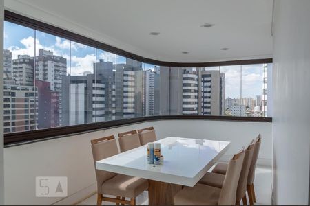 Apartamento para alugar com 300m², 3 quartos e 4 vagas Apartamento para alugar com 300m², 3 quartos e 4 vagasSacada