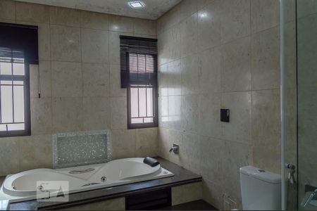 Apartamento para alugar com 300m², 3 quartos e 4 vagas Apartamento para alugar com 300m², 3 quartos e 4 vagasBanheiro da Suíte