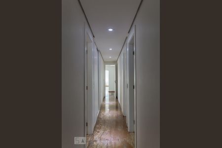 Apartamento para alugar com 300m², 3 quartos e 4 vagas Apartamento para alugar com 300m², 3 quartos e 4 vagasCorredor das Suítes