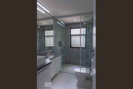 Apartamento para alugar com 300m², 3 quartos e 4 vagas Apartamento para alugar com 300m², 3 quartos e 4 vagasBanheiro da Suíte 2