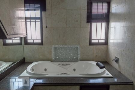 Apartamento para alugar com 300m², 3 quartos e 4 vagas Apartamento para alugar com 300m², 3 quartos e 4 vagasBanheiro da Suíte