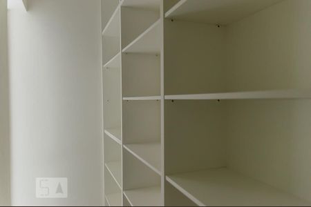 Apartamento para alugar com 300m², 3 quartos e 4 vagas Apartamento para alugar com 300m², 3 quartos e 4 vagasCloset da suíte