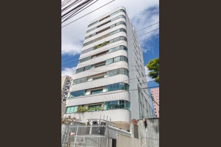 Apartamento para alugar com 300m², 3 quartos e 4 vagas Apartamento para alugar com 300m², 3 quartos e 4 vagasFachada e portaria