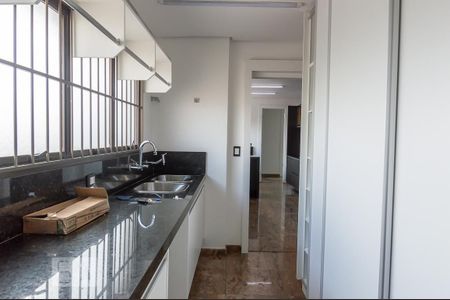 Apartamento para alugar com 300m², 3 quartos e 4 vagas Apartamento para alugar com 300m², 3 quartos e 4 vagasCozinha