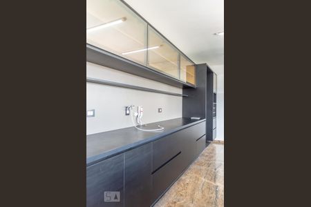 Apartamento para alugar com 300m², 3 quartos e 4 vagas Apartamento para alugar com 300m², 3 quartos e 4 vagasCozinha - Armários