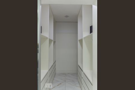 Apartamento para alugar com 300m², 3 quartos e 4 vagas Apartamento para alugar com 300m², 3 quartos e 4 vagasCloset da suíte