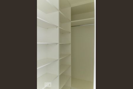 Apartamento para alugar com 300m², 3 quartos e 4 vagas Apartamento para alugar com 300m², 3 quartos e 4 vagasCloset da suíte