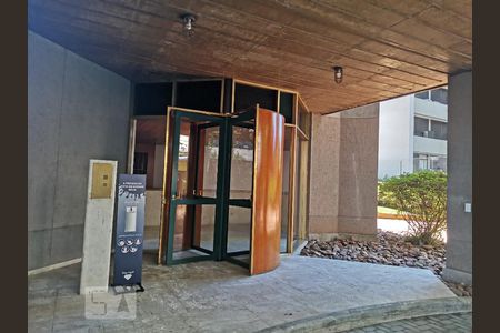 Apartamento para alugar com 250m², 3 quartos e sem vaga Apartamento para alugar com 250m², 3 quartos e sem vagaEntrada