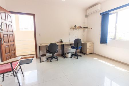 Casa para alugar com 260m², 4 quartos e 2 vagasEscritório