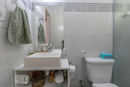 Banheiro de casa à venda com 2 quartos, 90m² em Vila Iorio, São Paulo