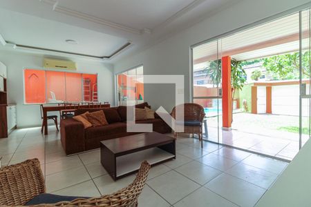 Sala de casa de condomínio à venda com 4 quartos, 180m² em Vargem Pequena, Rio de Janeiro