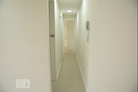 Corredor  de apartamento para alugar com 2 quartos, 68m² em Freguesia (jacarepaguá), Rio de Janeiro