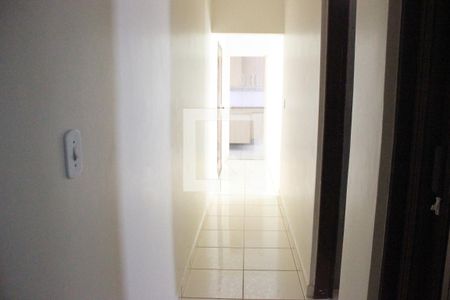 Corredor dos quartos de apartamento para alugar com 2 quartos, 56m² em Picanço, Guarulhos