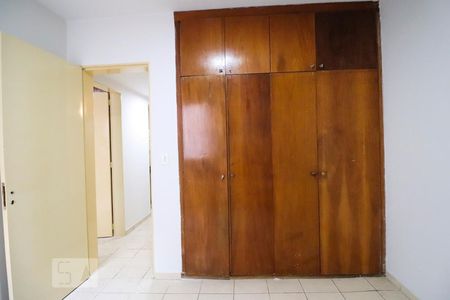 Quarto 1 de apartamento para alugar com 2 quartos, 70m² em Jardim Goiás, Goiânia