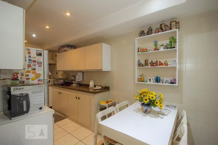 Apartamento à venda com 160m², 3 quartos e 2 vagasCozinha