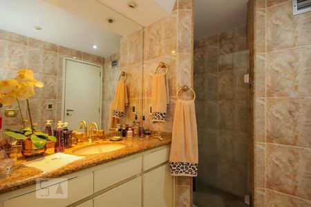 Apartamento à venda com 160m², 3 quartos e 2 vagasBanheiro - Suite