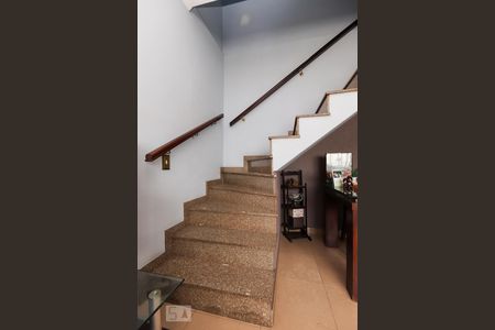 Escada  de casa à venda com 2 quartos, 93m² em Vila Ré, São Paulo