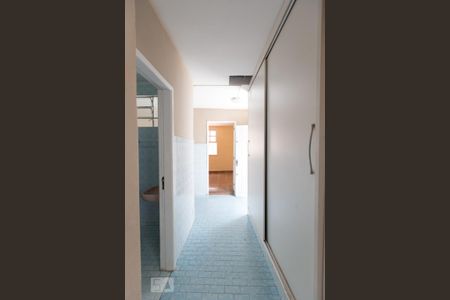 Corredor de casa para alugar com 2 quartos, 72m² em Parque Tomas Saraiva, São Paulo
