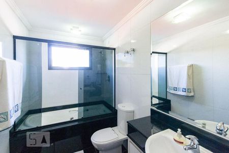 Casa à venda com 600m², 3 quartos e 6 vagasBanheiro do Quarto 3