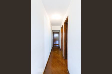 Casa à venda com 600m², 3 quartos e 6 vagasCorredor Quarto 2 