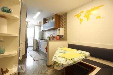 Apartamento à venda com 118m², 3 quartos e 2 vagasCozinha